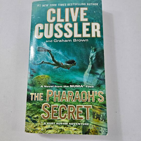 Clive Cussler Paperback Books - The Tombs and The Pharaoh's Secret - Picture 3 of 8